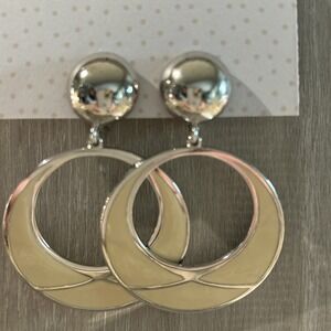 MONET Silver Tone‎ Dangling Round Cream Enamel Post Earrings 70s Style Fabulous!